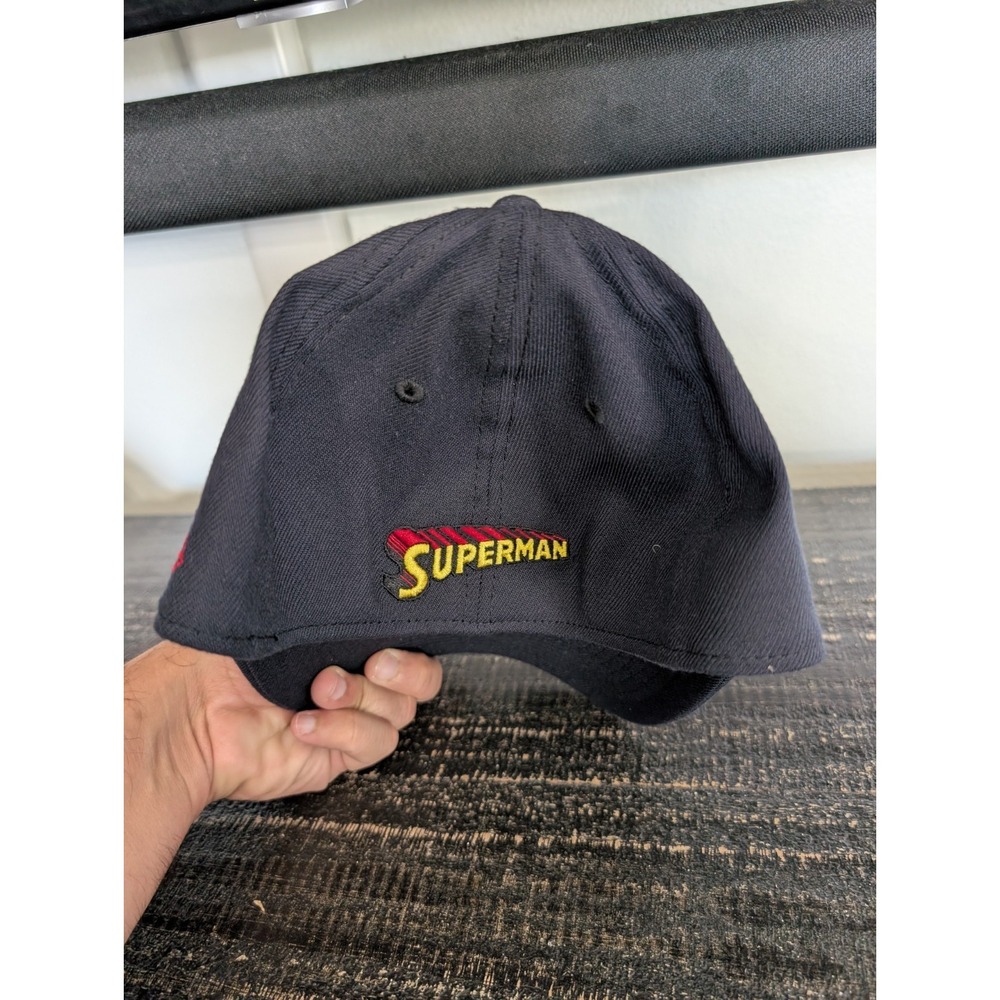New Era Superman Shield Navy Flex Fitted Baseball Cap Hat Men's Small/Medium - Picture 3 of 5